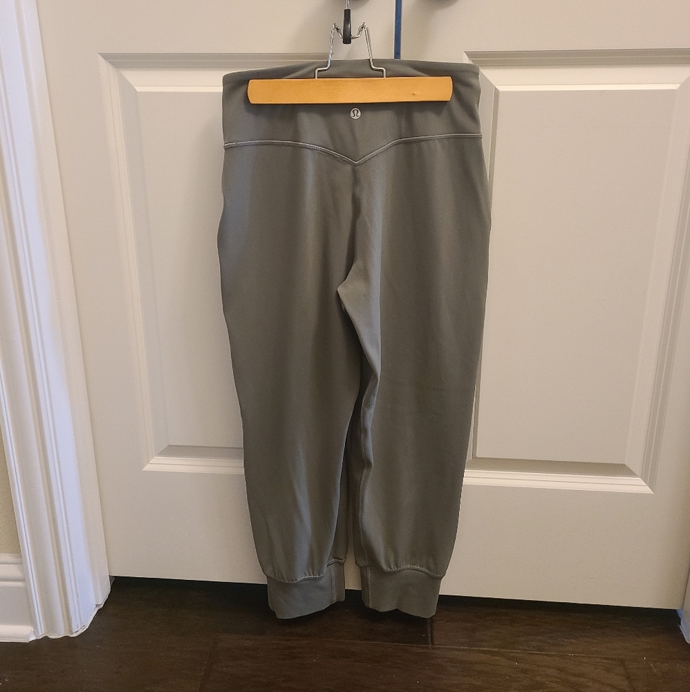 Nwot! Lululemon align Hi-rise crop 23" grey sage - Picture 3 of 6